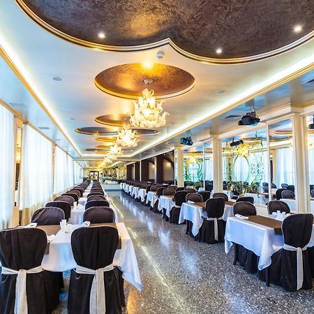 Royal Palace Hotel Almaty Extérieur photo