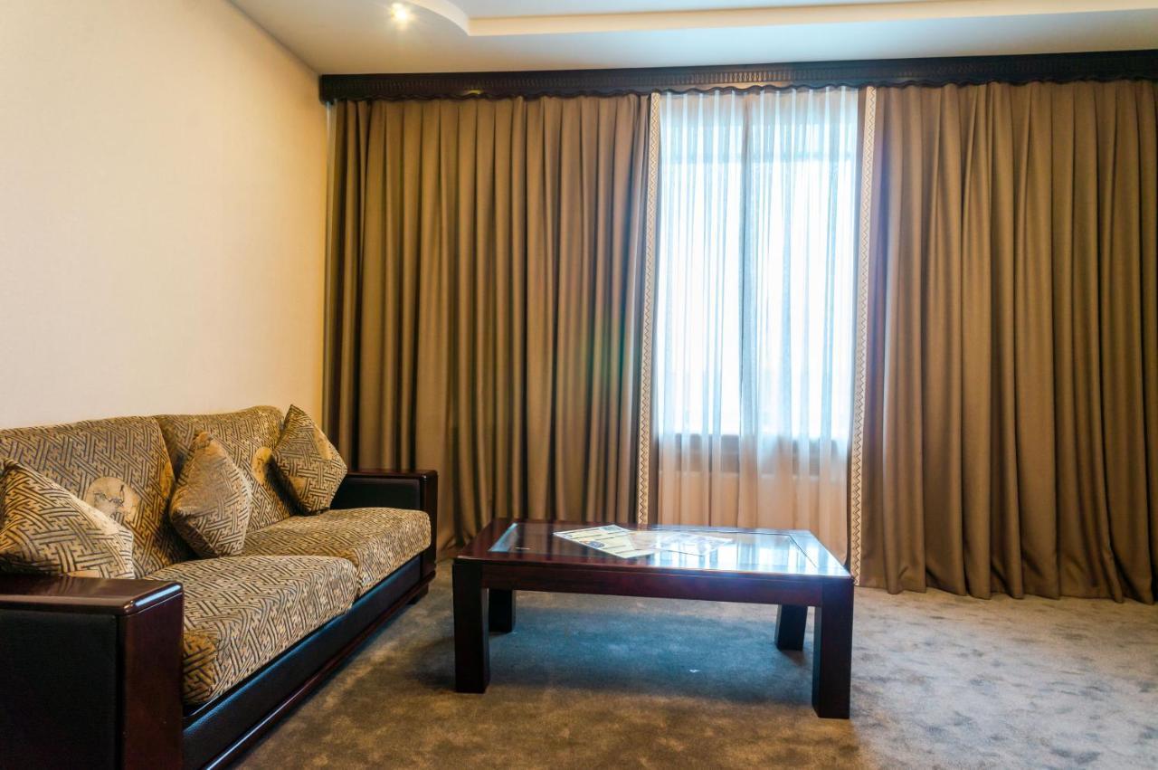 Royal Palace Hotel Almaty Extérieur photo